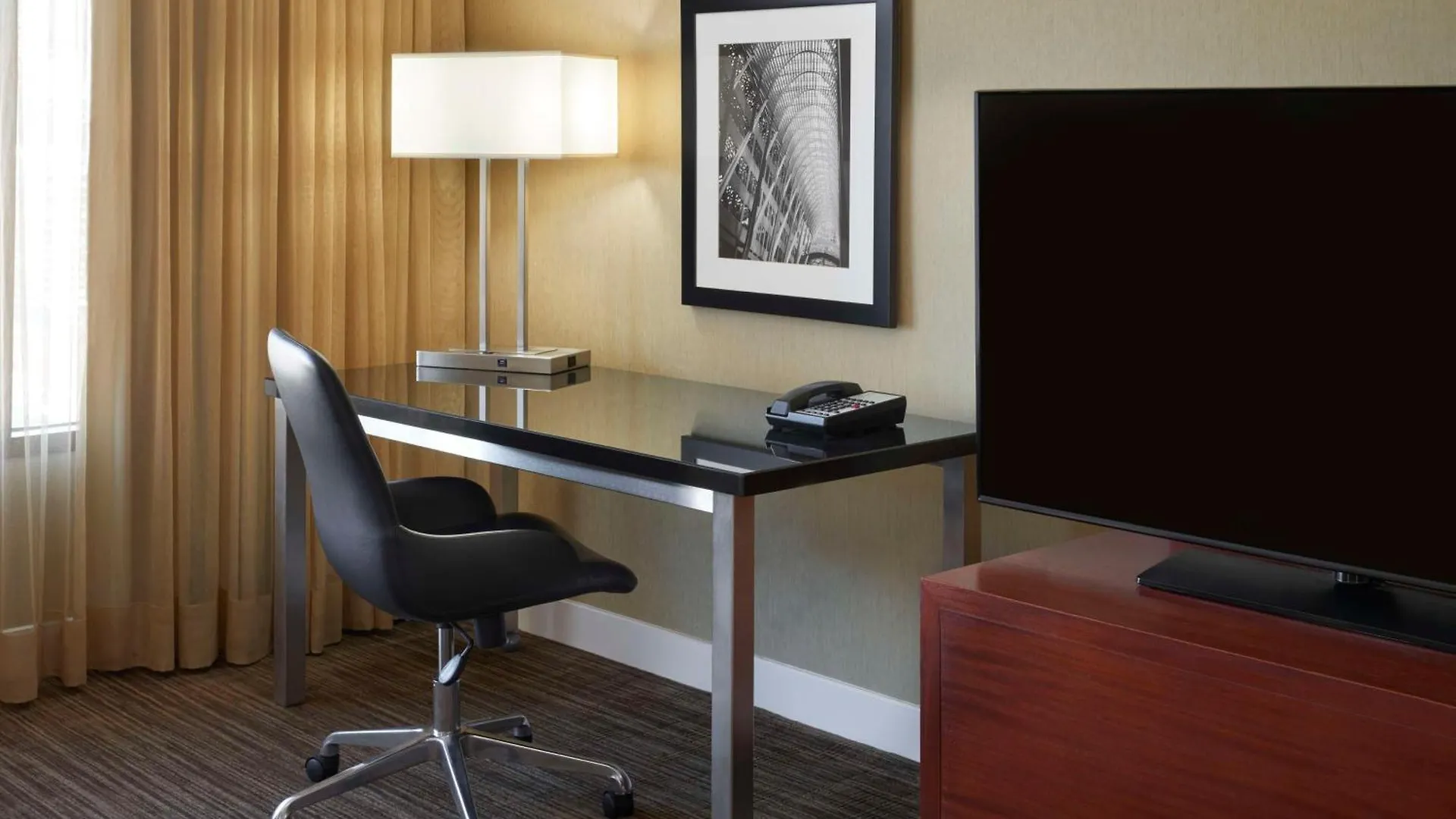 Hilton Toronto Hotel