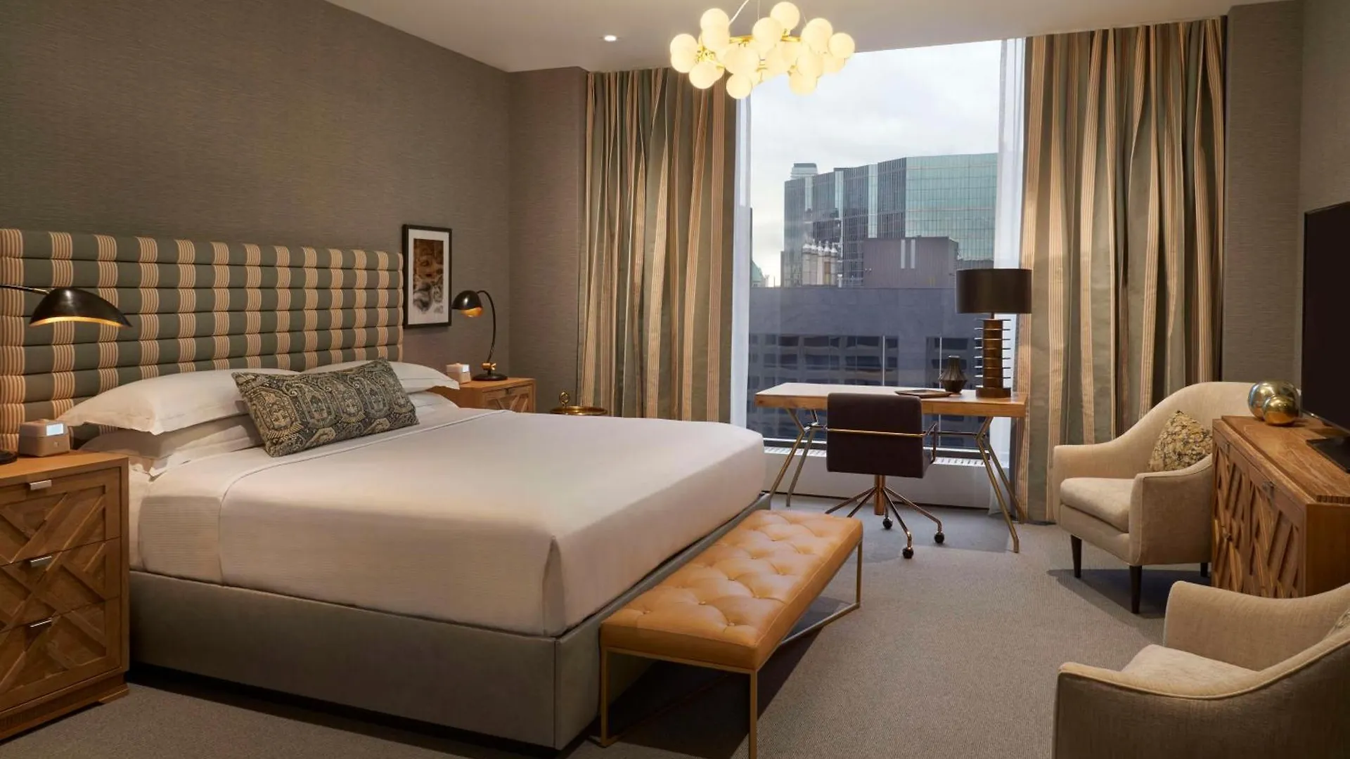 Hilton Toronto Hotel 4*,