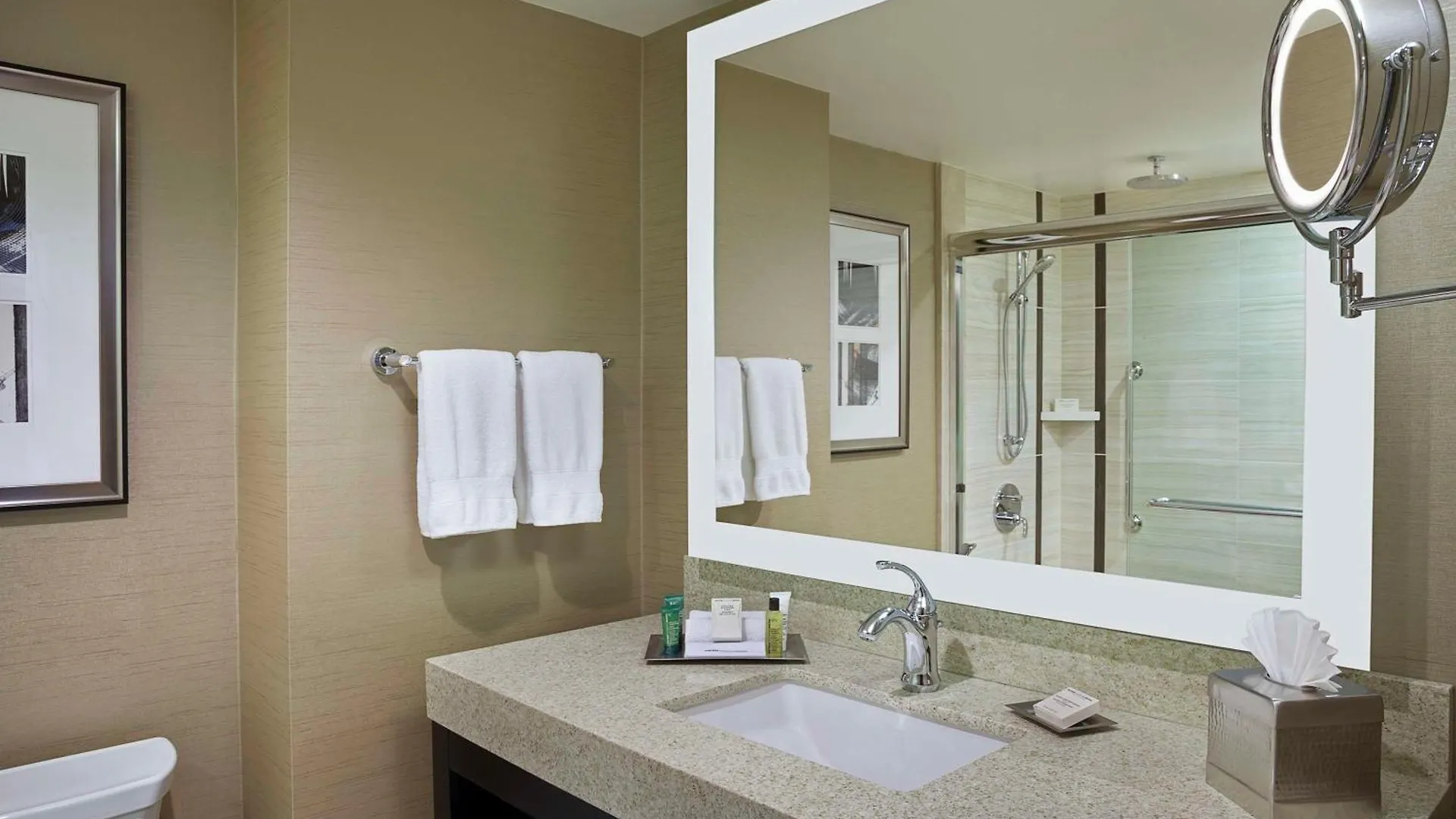 Hilton Toronto Hotel 4*,